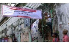 Kampung Anti Politik...
