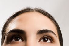 5 Trik Makeup untuk...