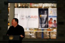 Pompeo Desak Maduro...