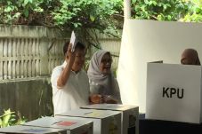 Nyoblos, Istri JK Salah...
