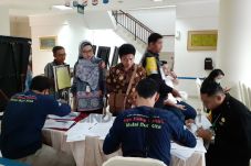 Ratusan Dokter Muda...