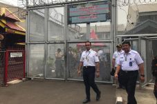 Sambangi Rutan Salemba,...