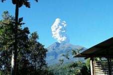 Hari Pencoblosan, Gunung...