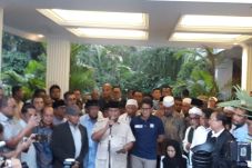 Klaim Punya Bukti, Prabowo-Sandi...