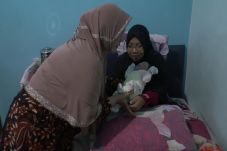 Bayi Perempuan Lahir...