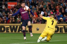 Barcelona Dekati Gelar...