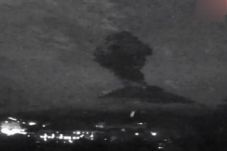 Gunung Agung Erupsi,...