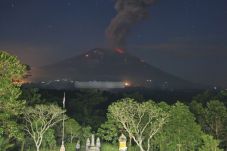 Gunung Agung Kembali...