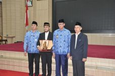Gubernur Banten Beri...