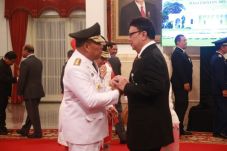 Presiden Jokowi Lantik...