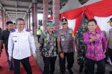 Menteri ATR Serahkan...
