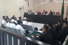 8 Terdakwa Korupsi Pasar...