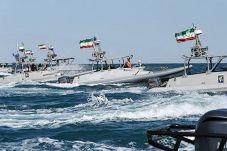 Ingin Masuk Selat Hormuz,...