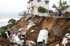 Korban Tewas Banjir...