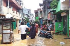 Terdampak Banjir Kiriman,...