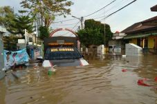 Banjir Tinggi di Kota...