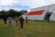 Bupati Agus Ambo Djiwa...