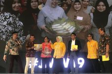 Bupati Kobar Nurhidayah...