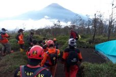 12 Pendaki Gunung Mekongga...