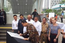 Resmikan Stasiun MRT...