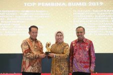 Bupati Serang Raih Penghargaan...
