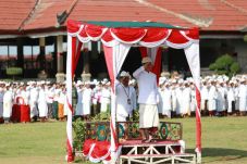 Hormati Pahlawan, Bupati...