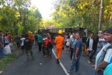 Bus Rombongan Wisatawan...