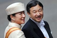 Kaisar Naruhito Naik...