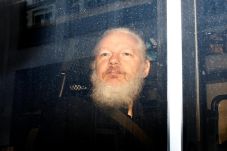 Inggris Menghukum Assange...