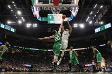 Antetokounmpo Memukai,...
