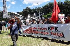 KAPAK Tuntut KPK Tetap...