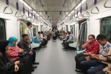 Diskon Tarif MRT Diperpanjang,...