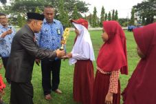 Bangun Generasi Milenial,...