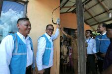 Listrik PLN Tembus Enam...