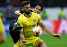 Chelsea Tertahan di...