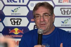 Jadi Pelatih Persib,...