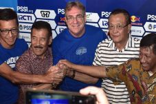 Rene Alberts Datang,...