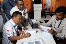 Persoalkan Quick Count,...