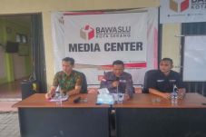 Tiga Petugas KPPS dan...