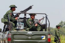 Tentara Myanmar Tembak...