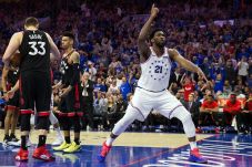 Sixers Gulung Raptors,...