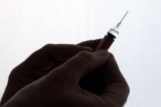 Jarum Suntik Dokter...
