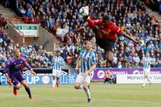 Ditahan Huddersfield,...