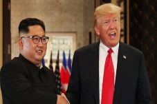 Kim Jong-un Tembakkan...