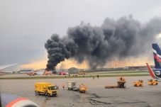 Pesawat Superjet-100...