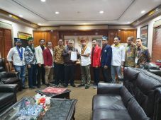 Sambangi KPU, Kelompok...
