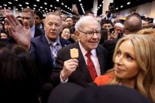 Warren Buffett Peringatkan...