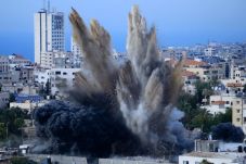 Israel Gempur Gaza di...