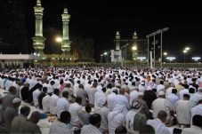 Apakah Rasulullah Salat...