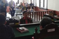 Tersandung Kasus Jual...